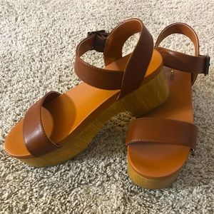 NWOT Seven Dials Faux Wood Platform Sandals, Size 9.5